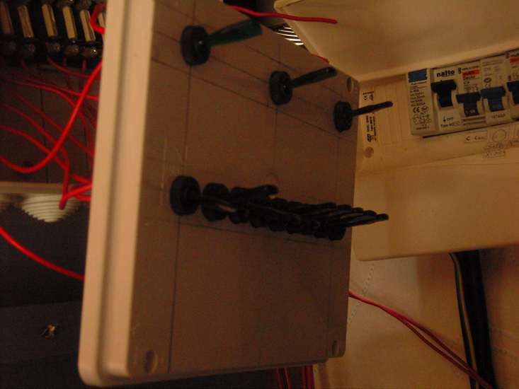 boitier de pilotage du 12 Volts avec fusibles